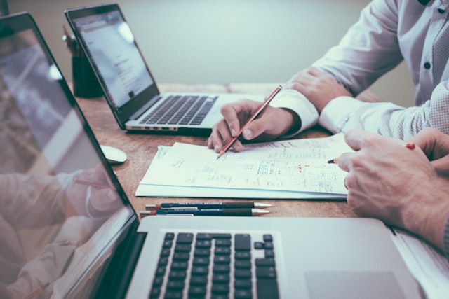 Client consultation at Right Line Document Services